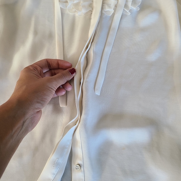 BEBE Ruffle top - Picture 6 of 6